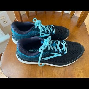Brooks Dyad - Size 7.5